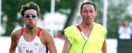 imagen de Xavi con Raul Sabaté, guía con el que preparó las paraolimpiadas de Beijing 2008